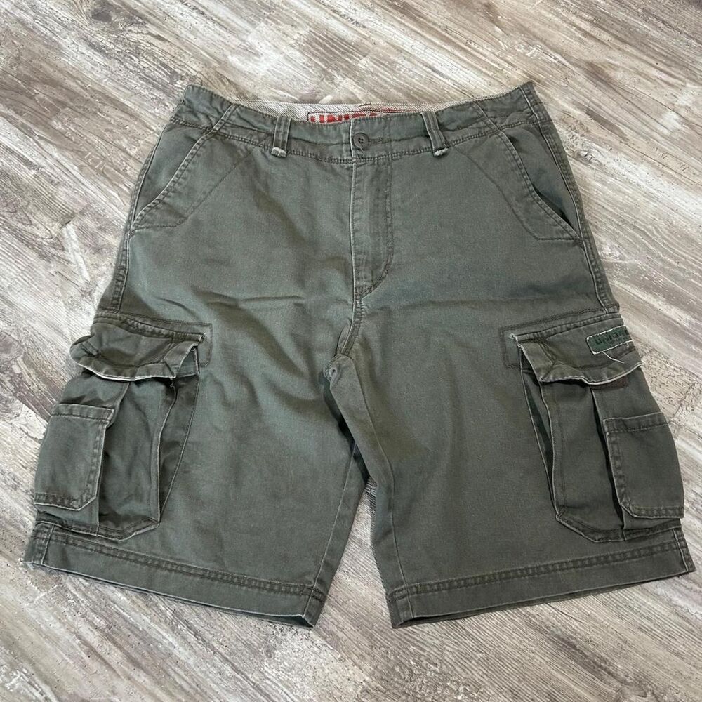 Authentic Vintage y2k Men’s green cargo utility workwear shorts